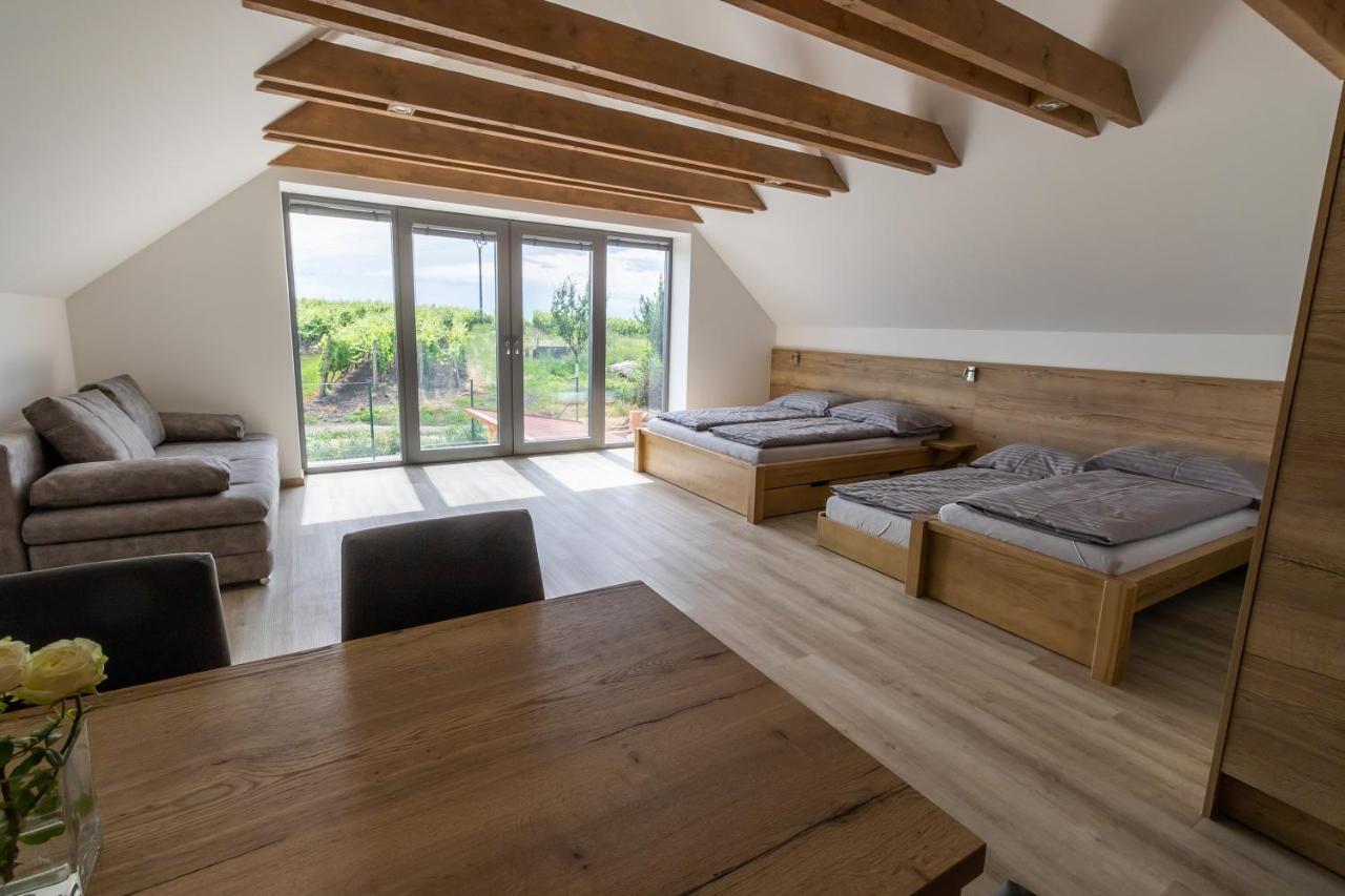 Honzy Apartment *